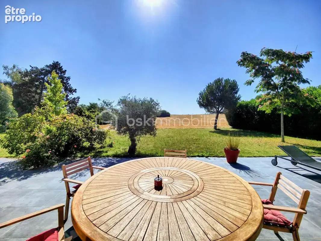 Maison av jardin arboré vue dégagée et sous-sol total ! - photo 8