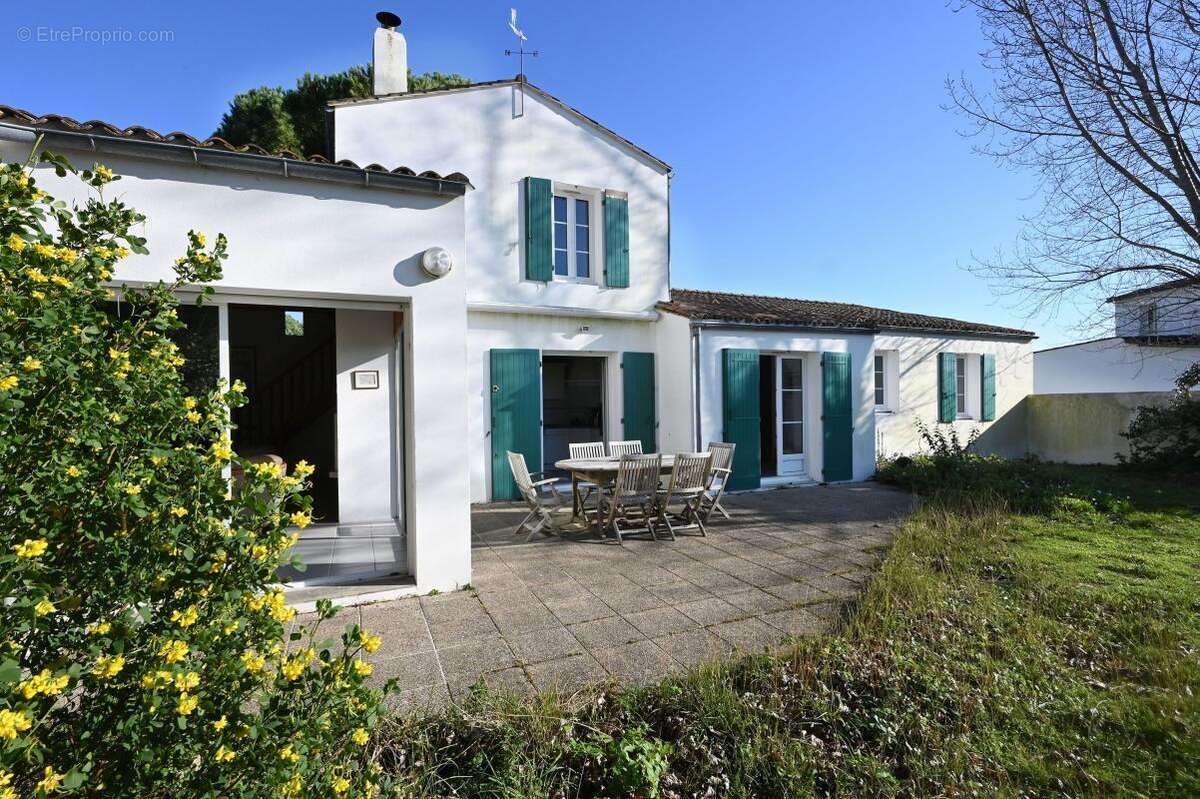 Maison à LES PORTES-EN-RE