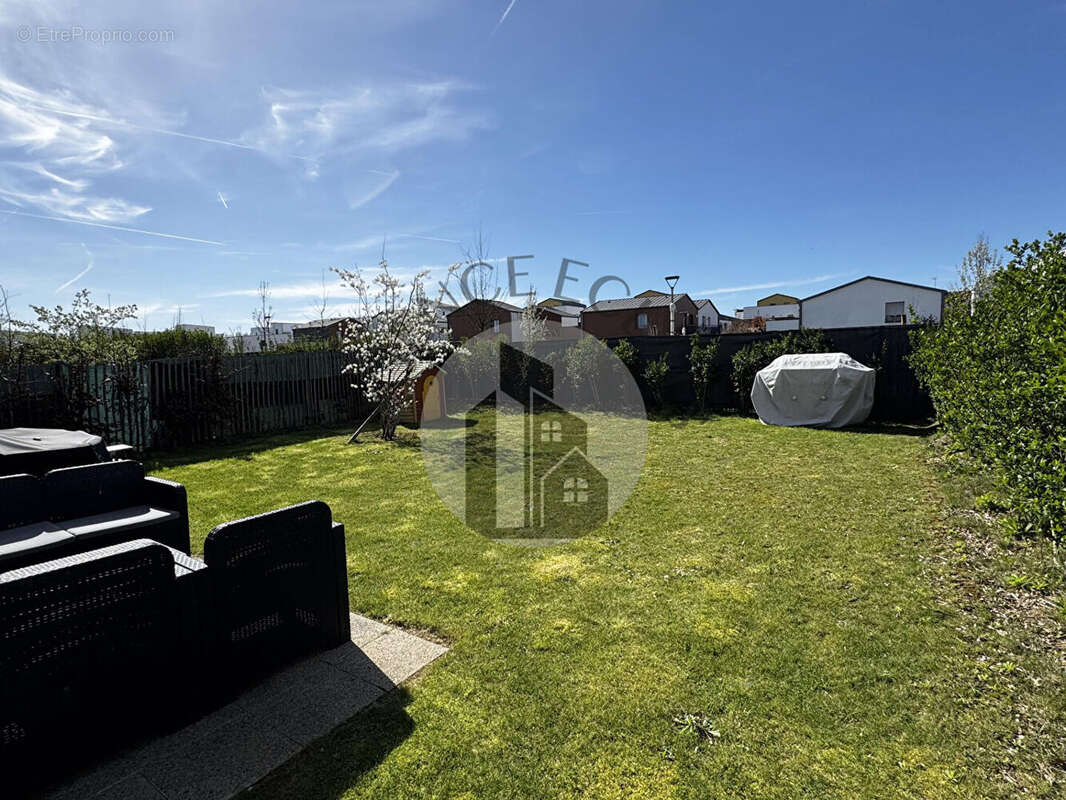 Maison à BUSSY-SAINT-GEORGES