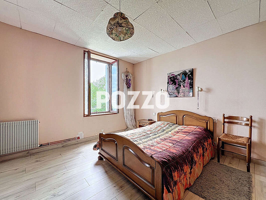 A Vendre - Saint Hilaire Du Harcouet - Maison 7 pièce(s) 160 m² - Centre-ville - photo 11