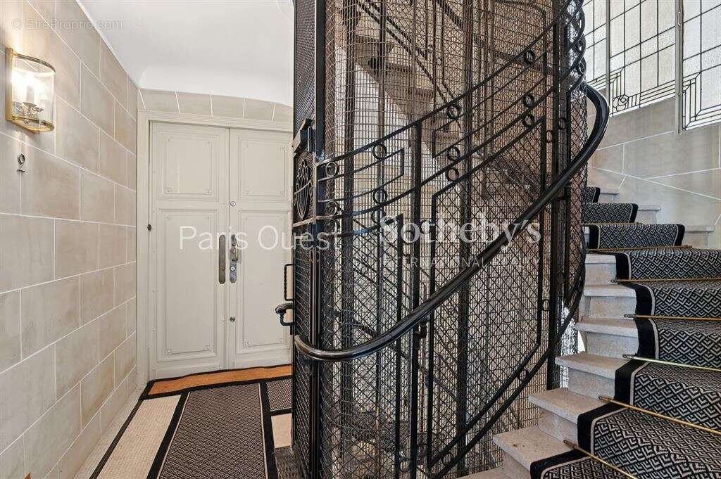 Appartement à PARIS-7E