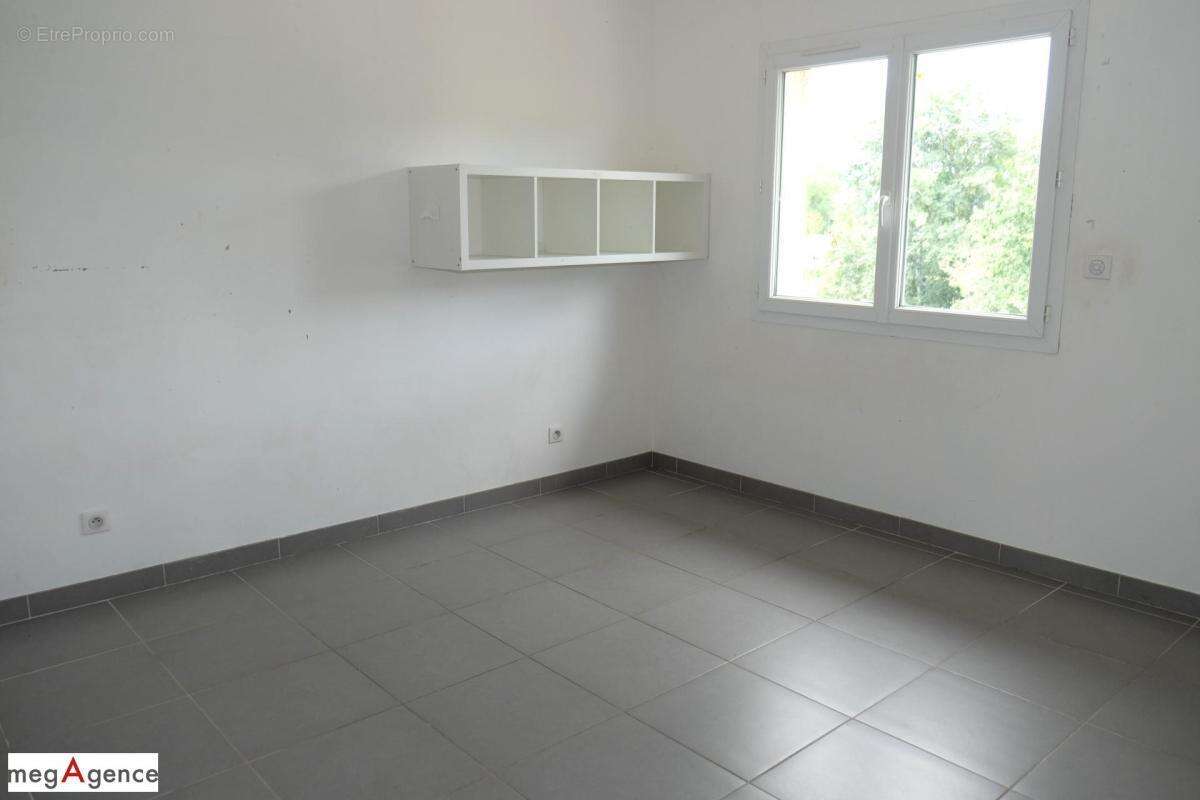Appartement à SAINT-GERMAIN-LES-VERGNES