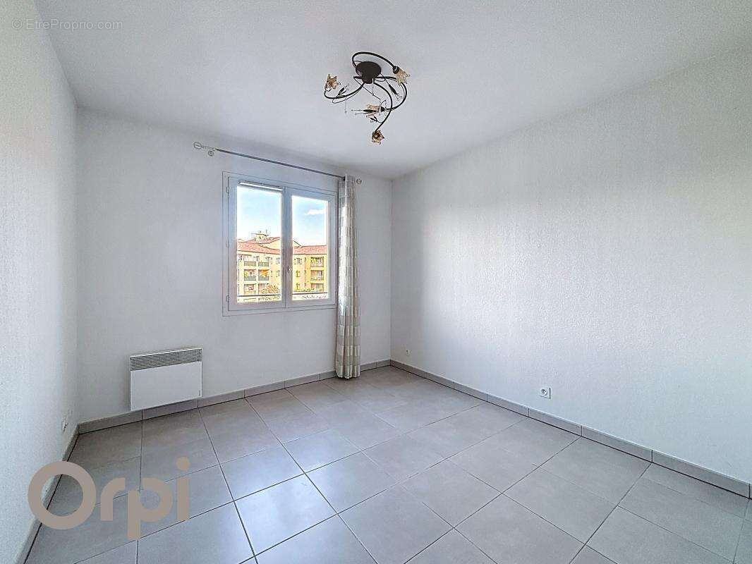 Appartement à ROQUEBRUNE-SUR-ARGENS