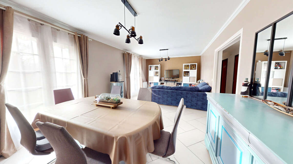 Maison à LE VAL-DAVID