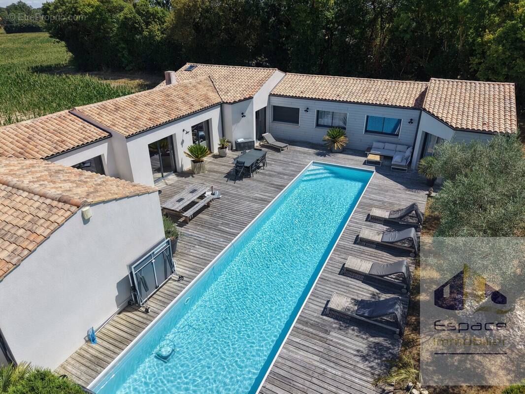 Maison à AIGREFEUILLE-D'AUNIS