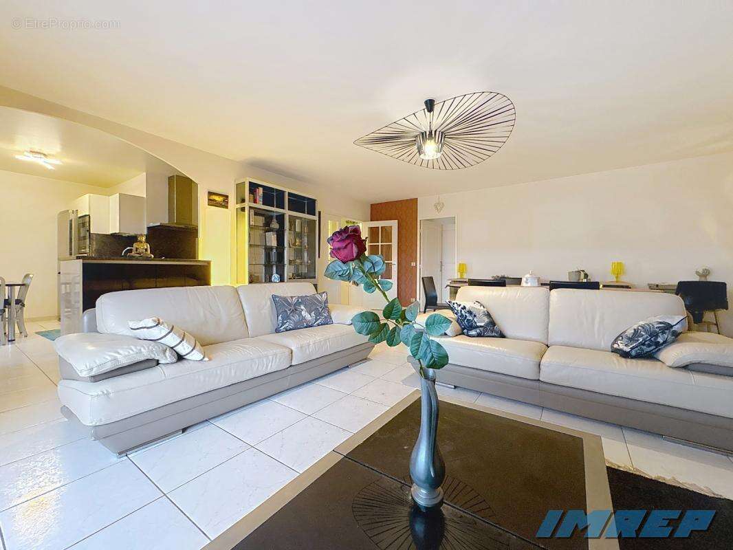 Appartement 95 m² à Marseille-8e  - photo 3