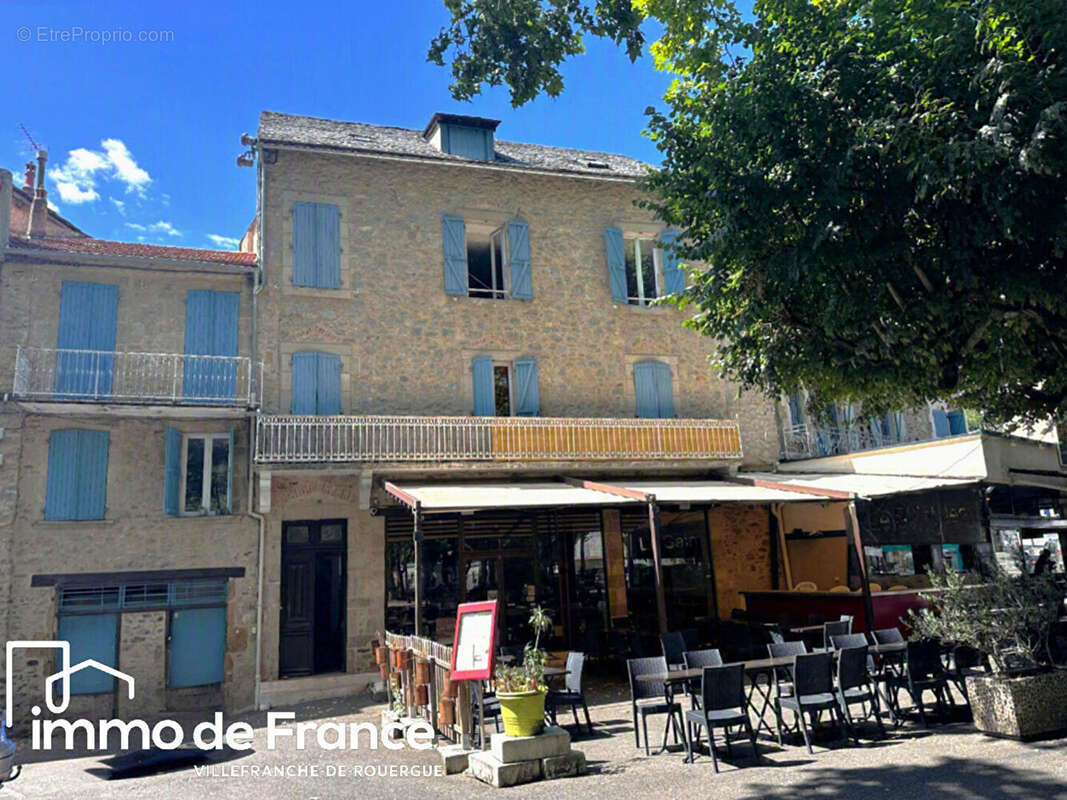 Immeuble 620 m² avec bar brasserie vendu avec licence IV,  cuisine, matériel et mobilier,, emplacement n°1 avec appartement de f - photo 2
