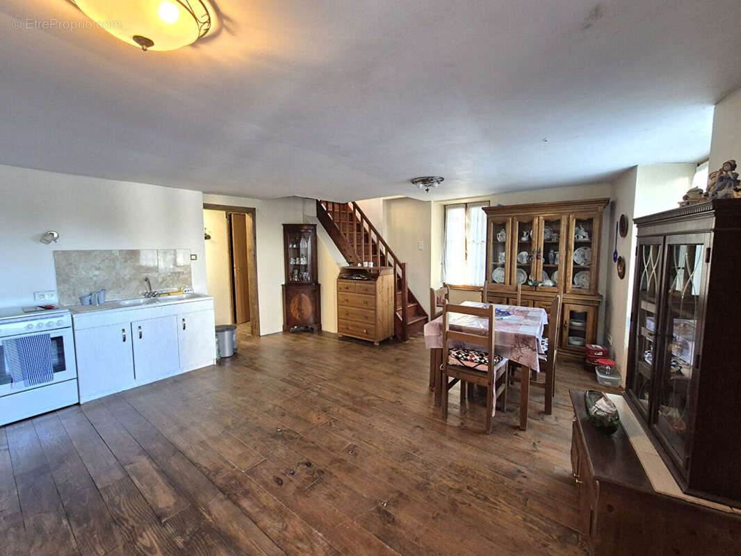 CORRÈZE. TREIGNAC. Maison en pierre avec 2 chambres. Vue imprenable. - photo 6
