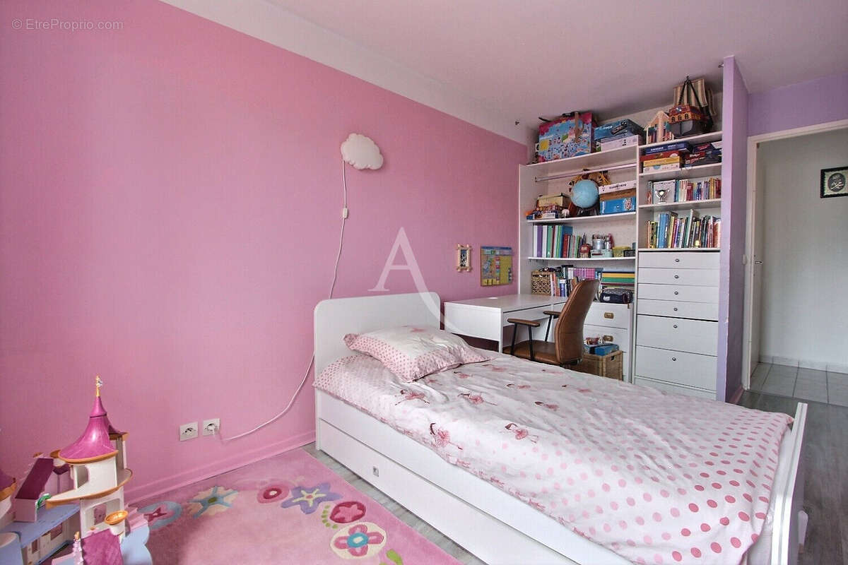 Appartement à VILLENEUVE-LA-GARENNE