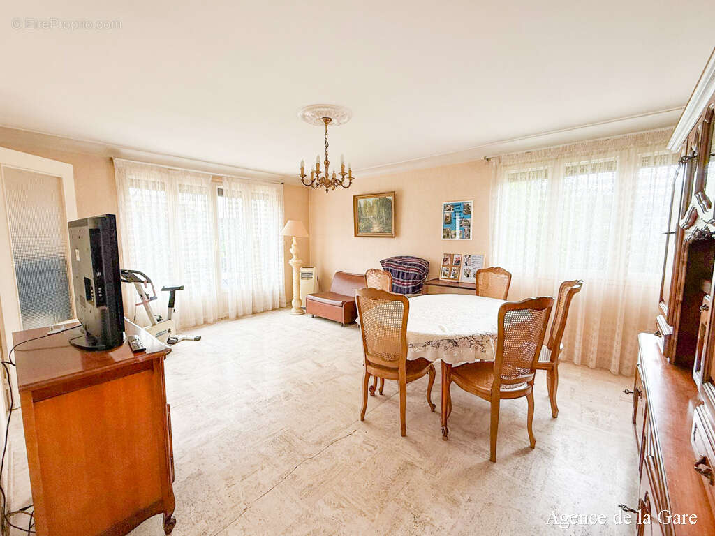 Maison à SARTROUVILLE