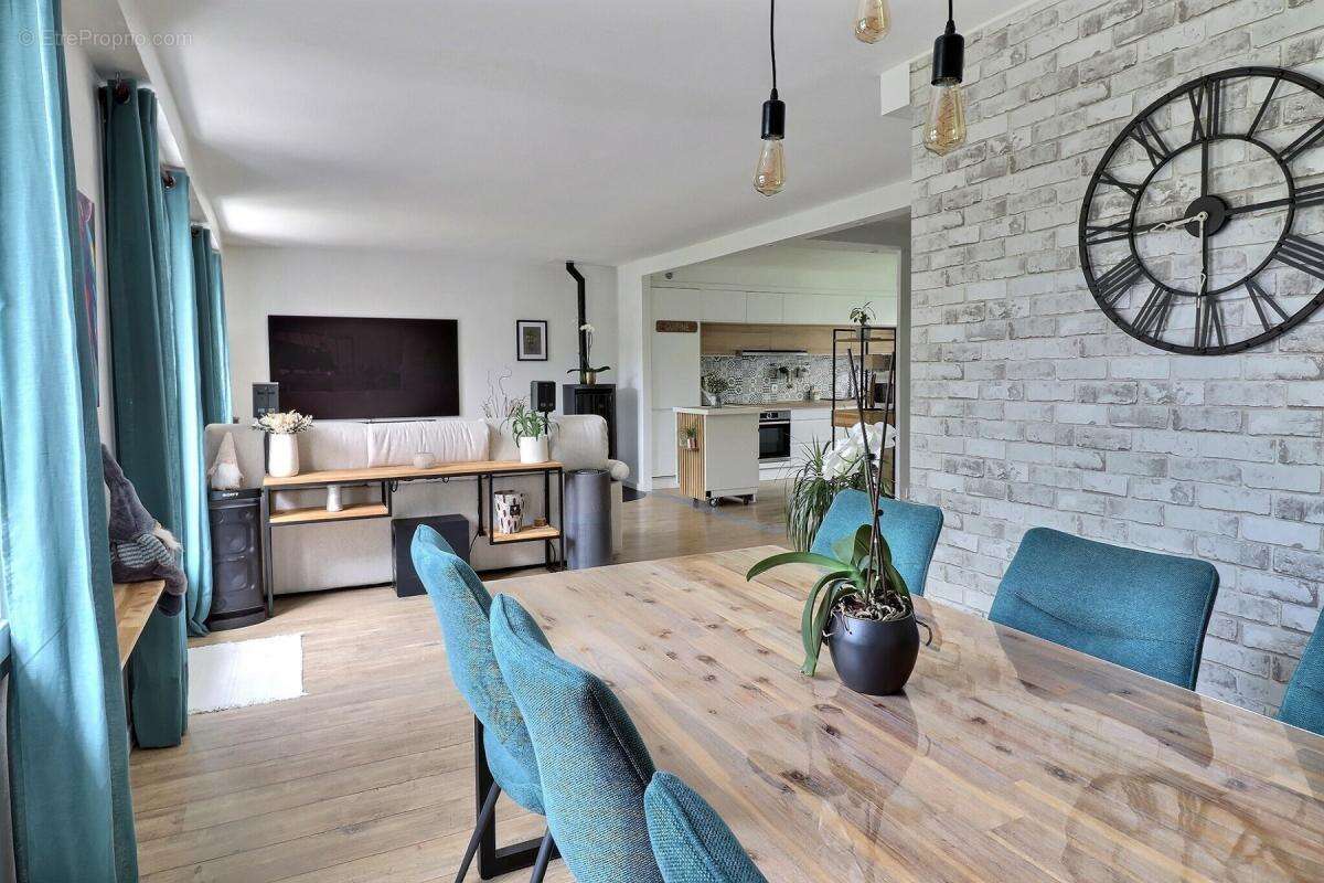 Maison à CRESPIERES