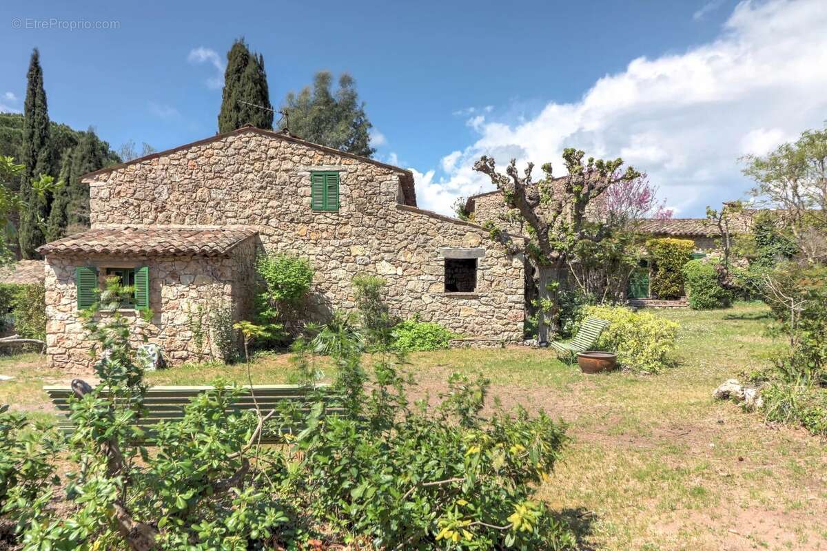 Maison à BAGNOLS-EN-FORET
