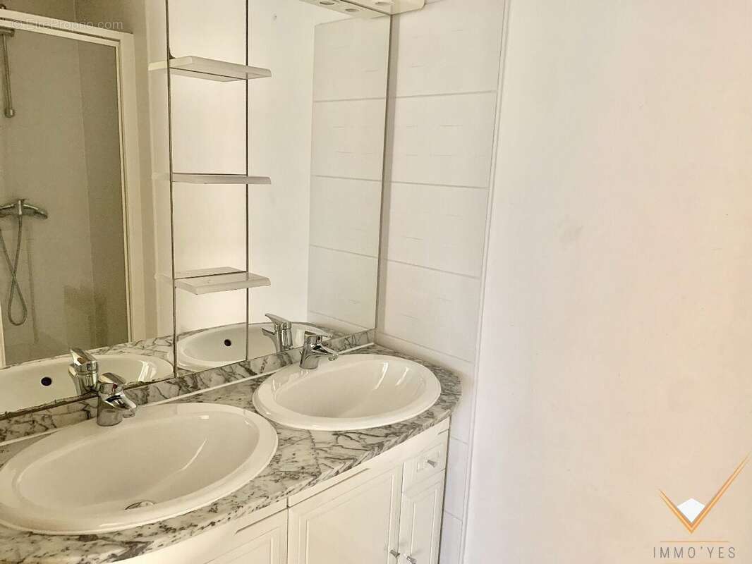 Appartement à FROUZINS