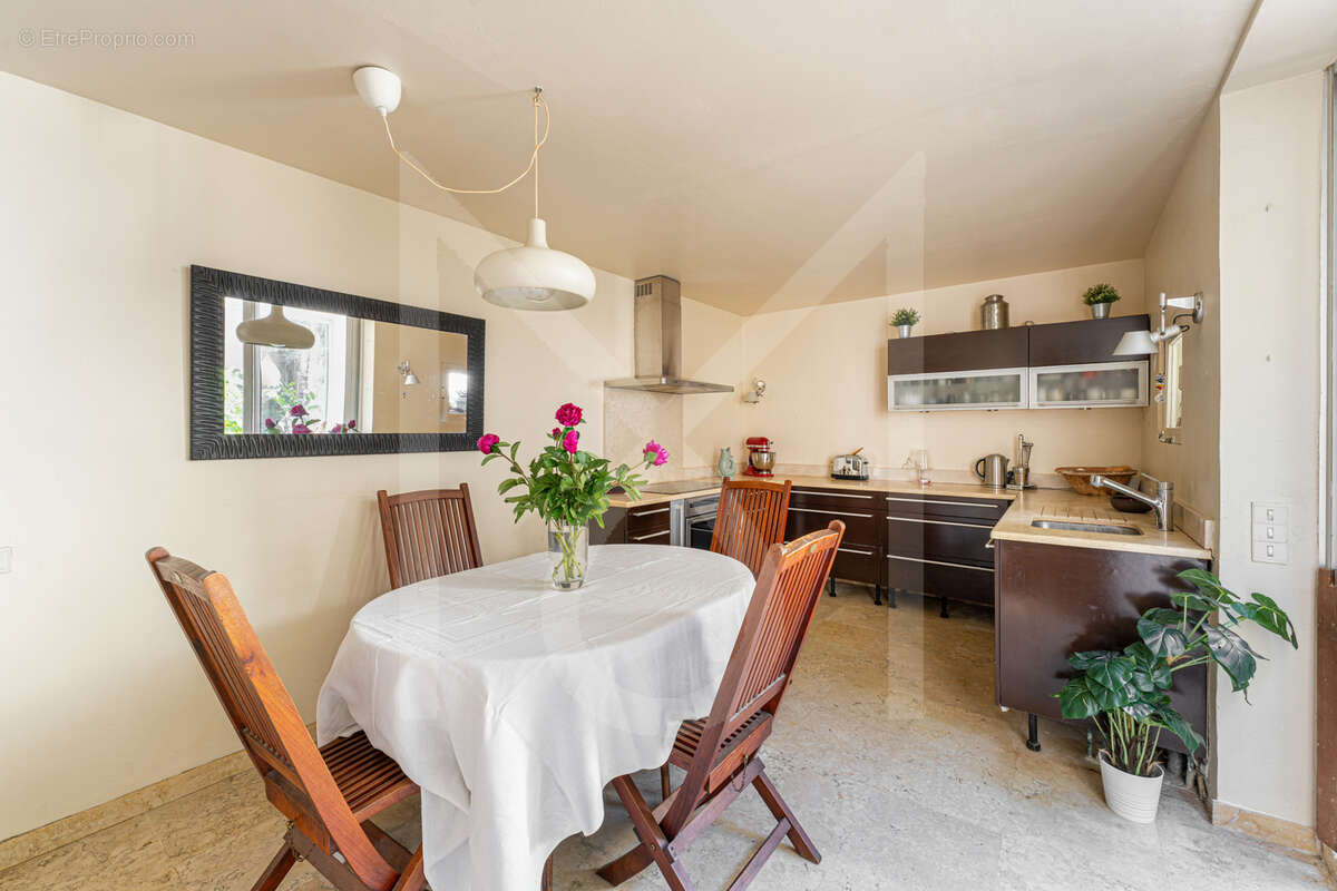 Appartement à MARSEILLE-1E