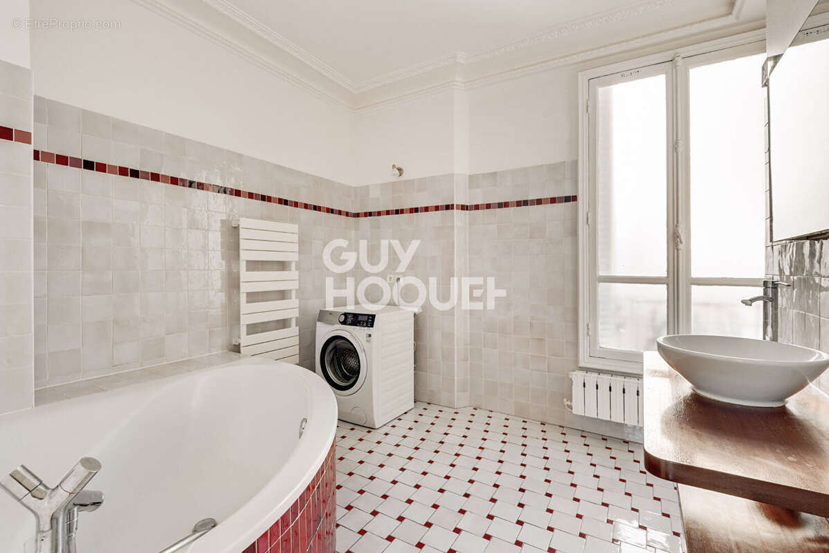 Appartement à PARIS-15E