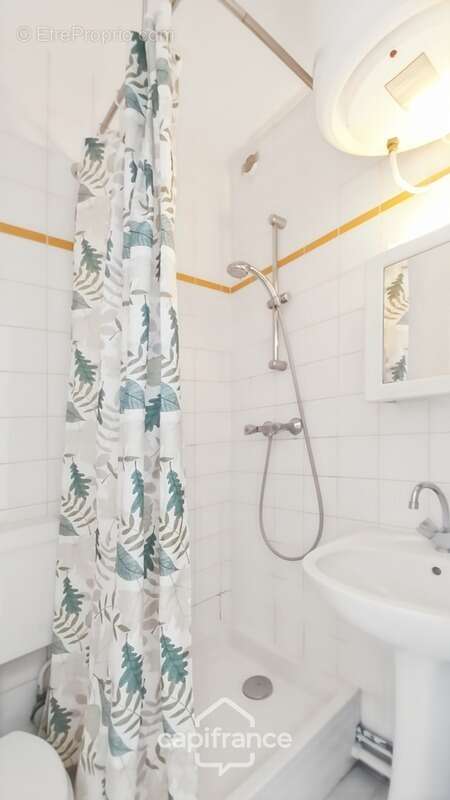 Quartier Mairie - A 3 mn à pied métro Mairie de Montreuil (L9)-A vendre Appartement T1-Traversant -Bien agencé- Calme - photo 6