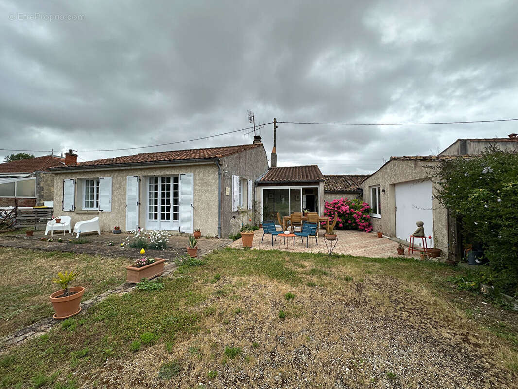 Maison à MARENNES