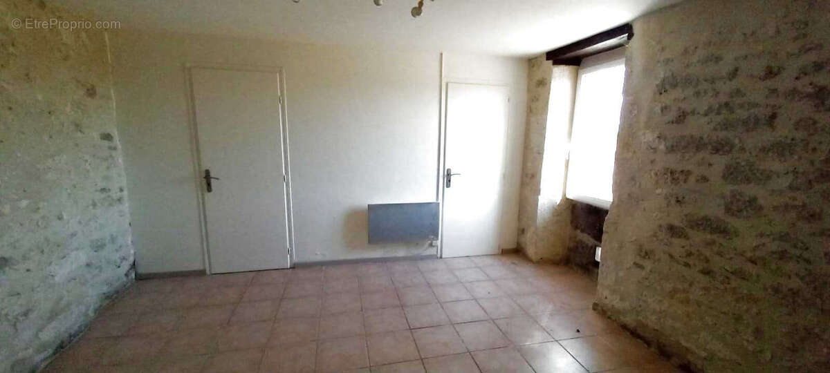 Maison à MONTAIGU-DE-QUERCY