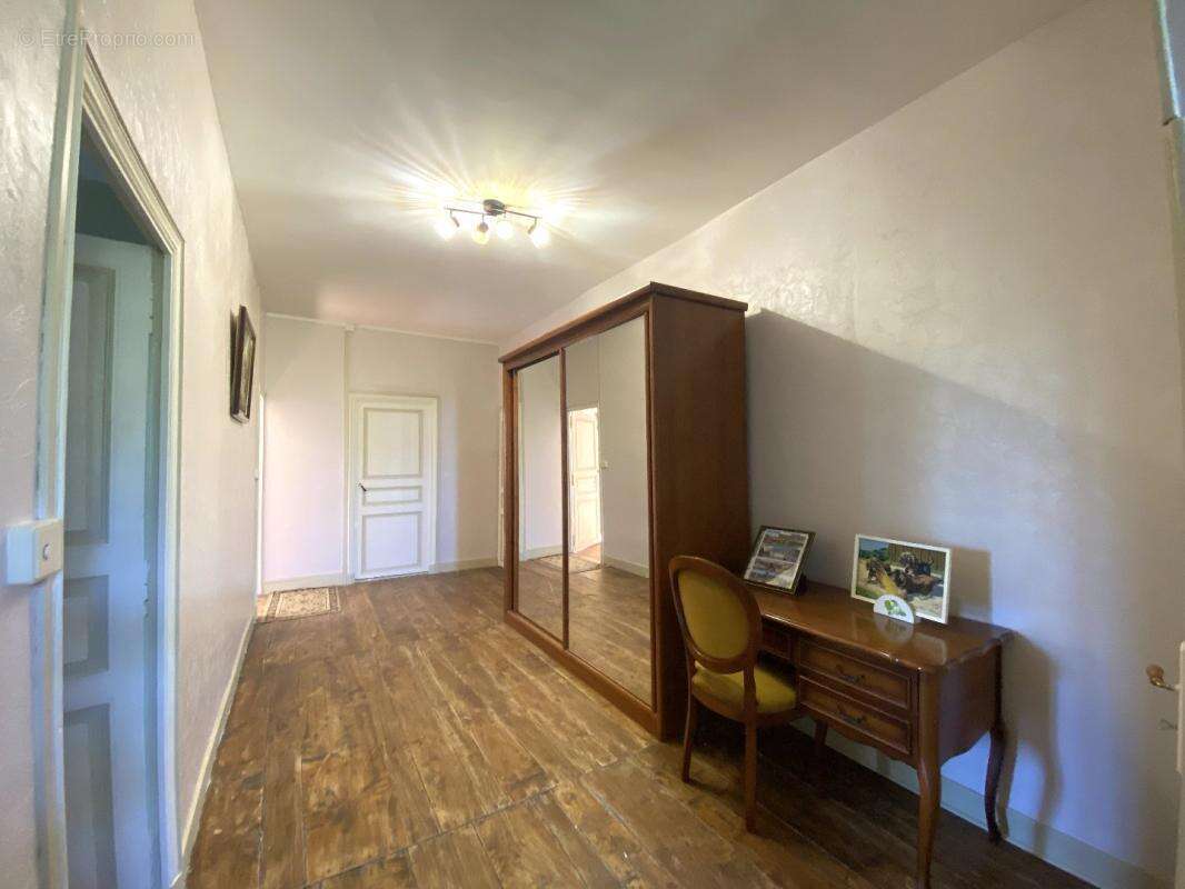 Maison à VILLEBOIS-LAVALETTE