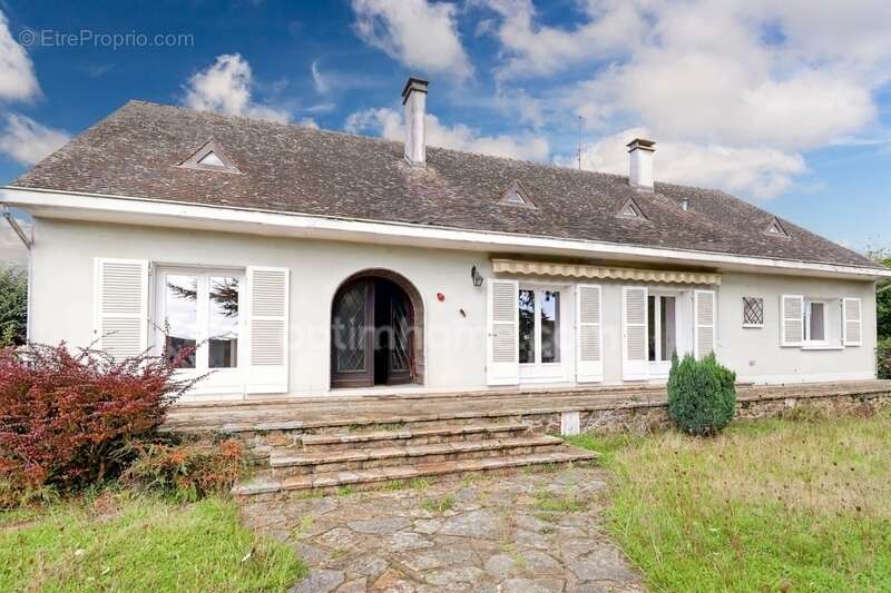 Maison à MAGNAC-LAVAL