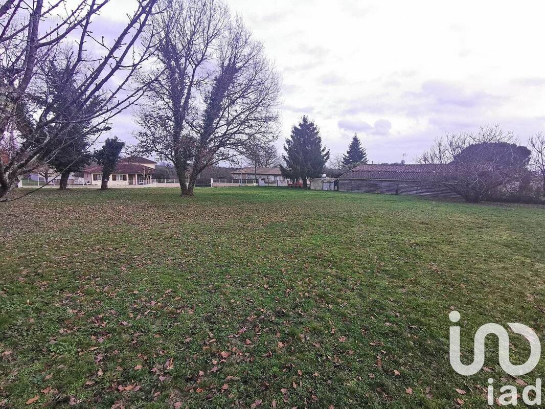 Photo 1 - Terrain à SAINT-MARTIN-DU-BOIS