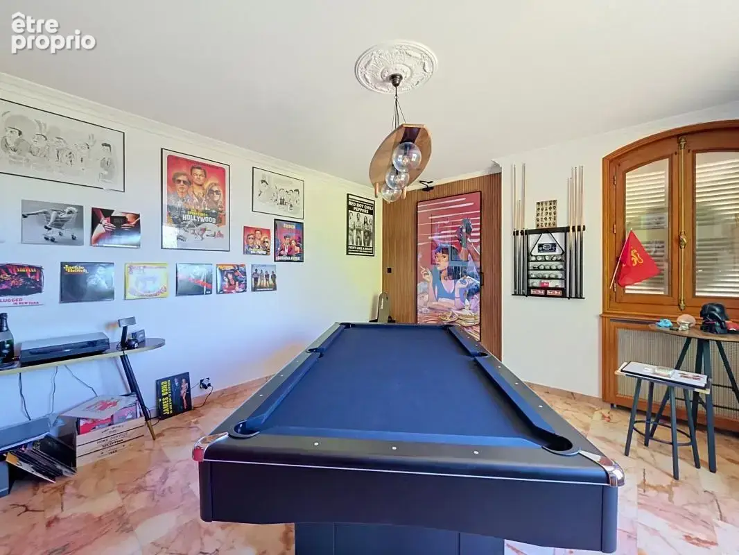 Maison - 4 Chambres - Possibilité 5 - Bureau - Sous sol complet - Garage - Piscine - Jardin - Magnifique vue - photo 19