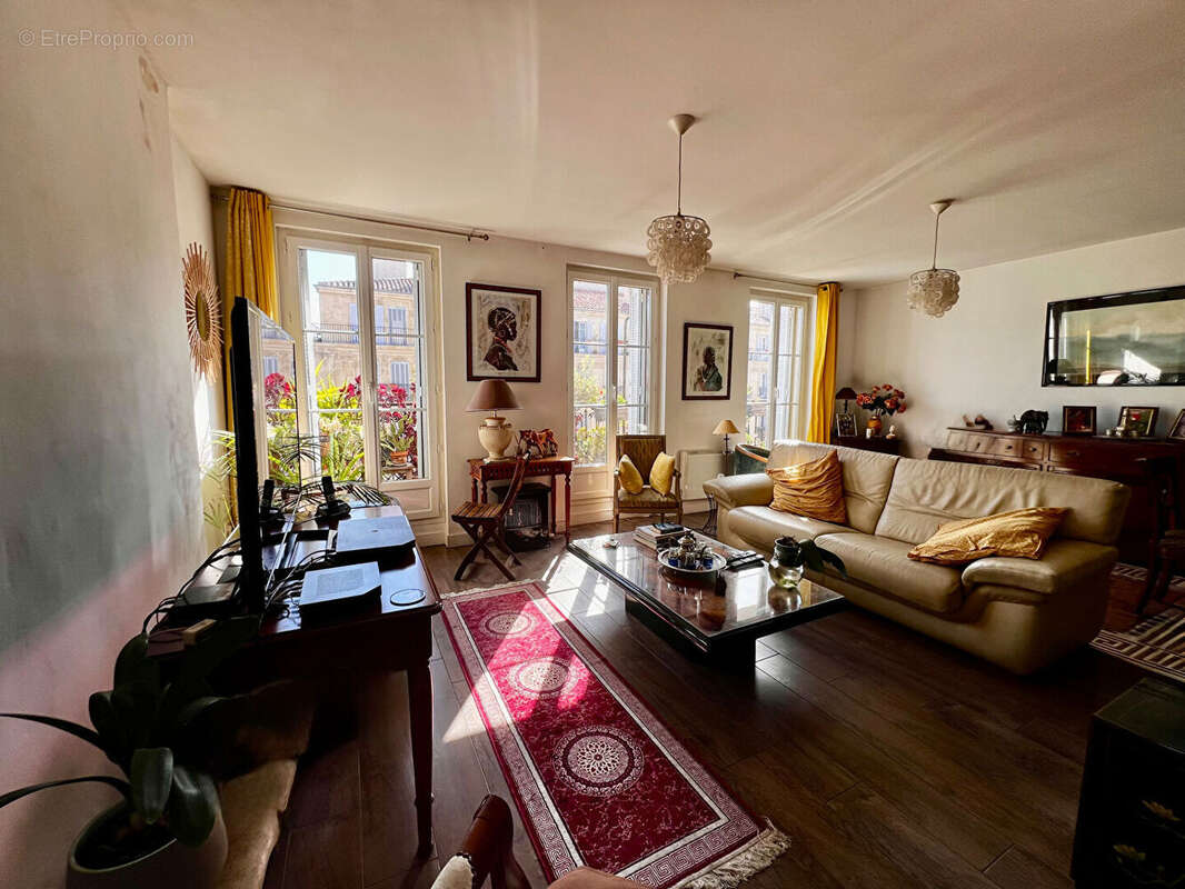 Appartement à MARSEILLE-2E