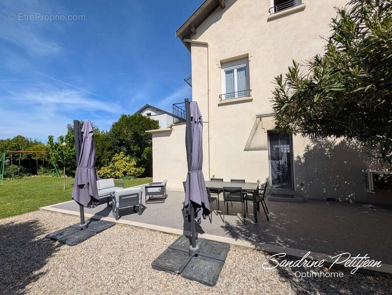 Maison à VAULX-EN-VELIN