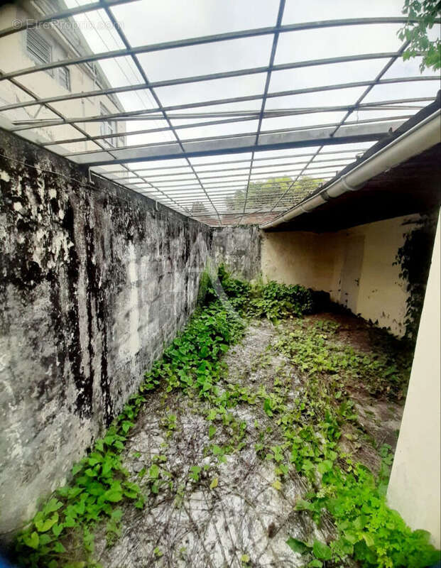 Maison individuelle Fort De France 3 pièce(s) 62 m2 à rénover avec fort potentiel !!! A SAISIR !!! - photo 16