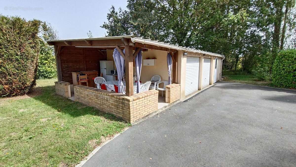 Longère de plain - pied  rénovée 7 pièces de 126 m2 avec sa piscine et son superbe terrain extérieur à 10 mn de Le Mans secteur  - photo 5
