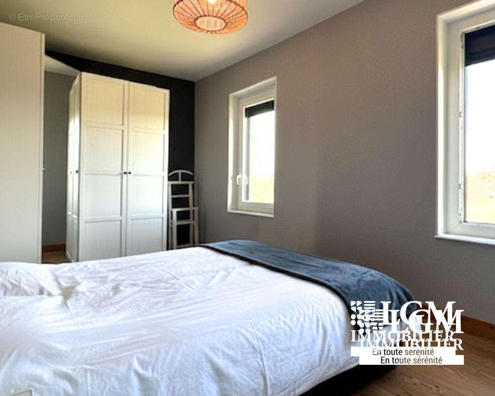 Maison à LE BREUIL-SUR-COUZE