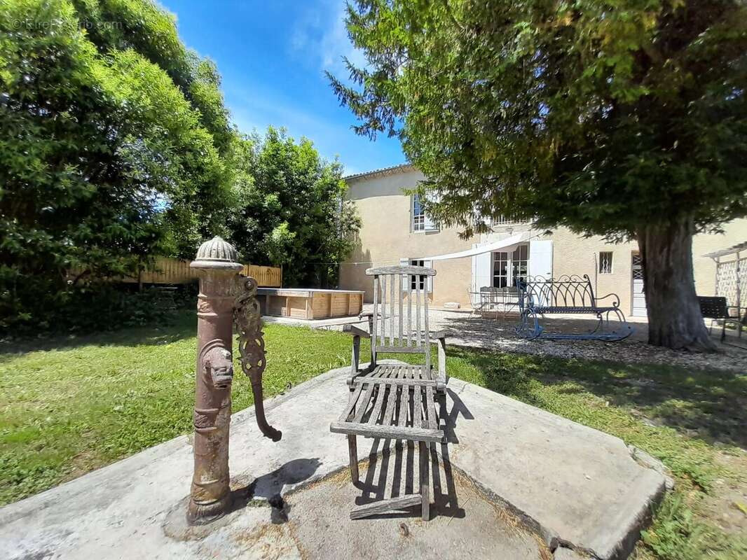 Maison à SERRES-ET-MONTGUYARD