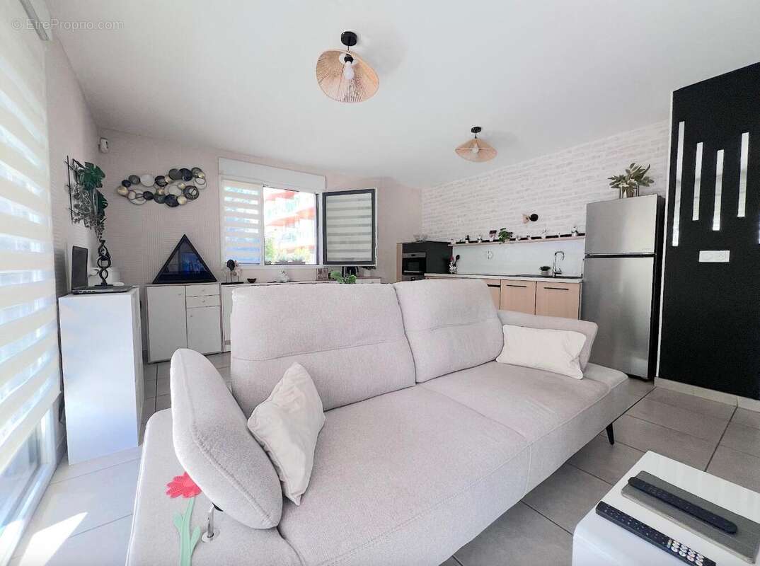   - Appartement à DECINES-CHARPIEU