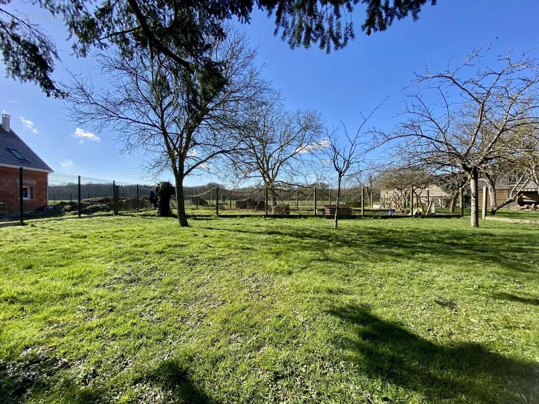 Terrain à EMALLEVILLE