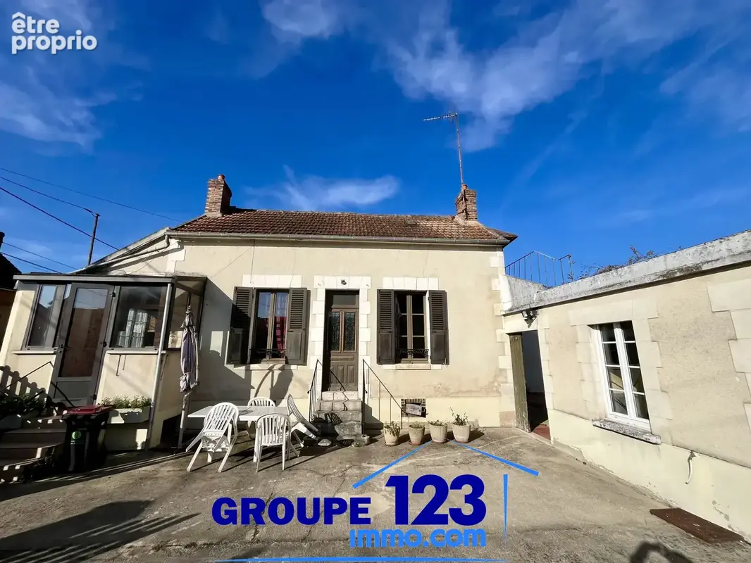 Auxerre - Maison de 81 m2 - T5 - photo 2