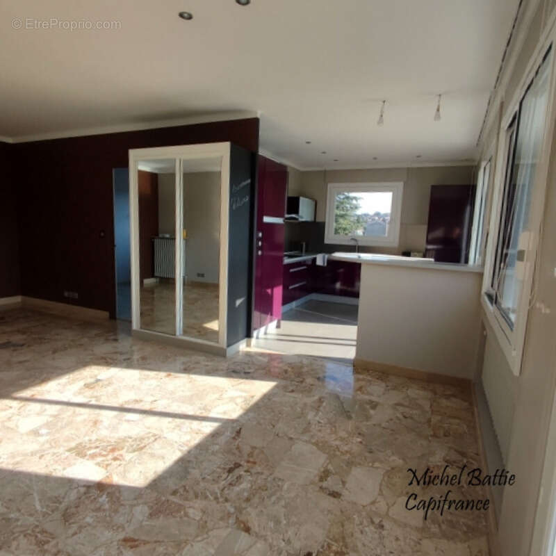 Maison à SAINT-JUST-SAINT-RAMBERT