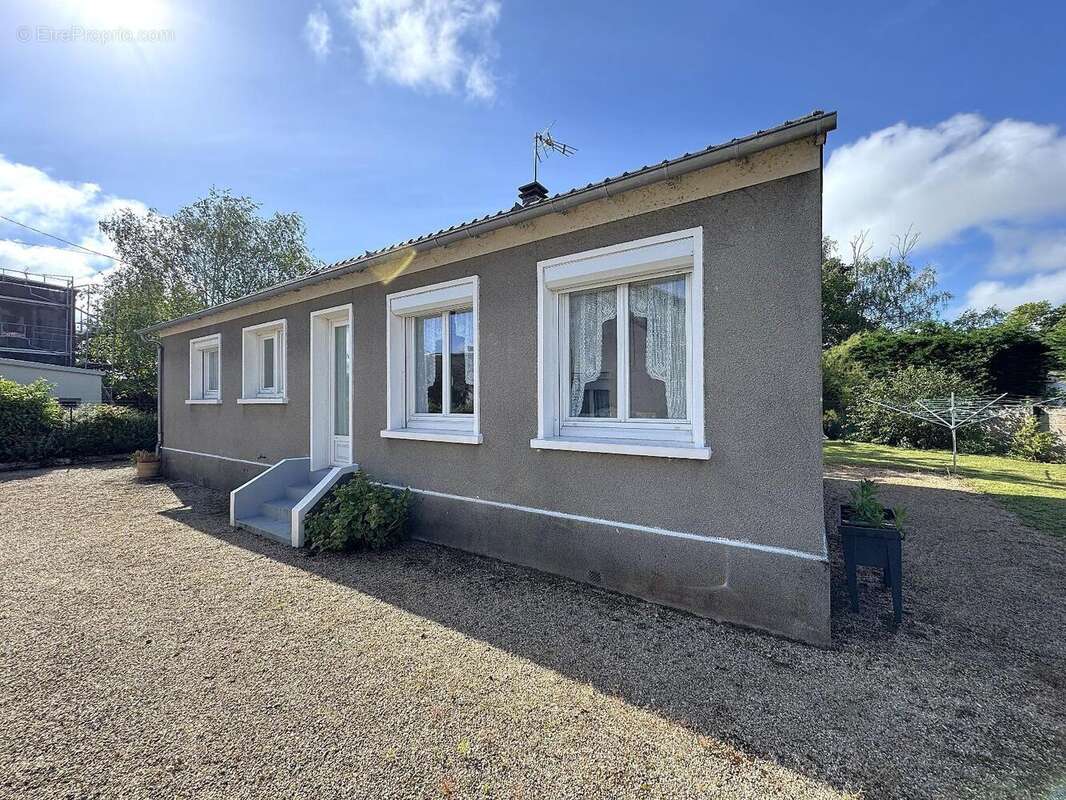   - Maison à THOUARS