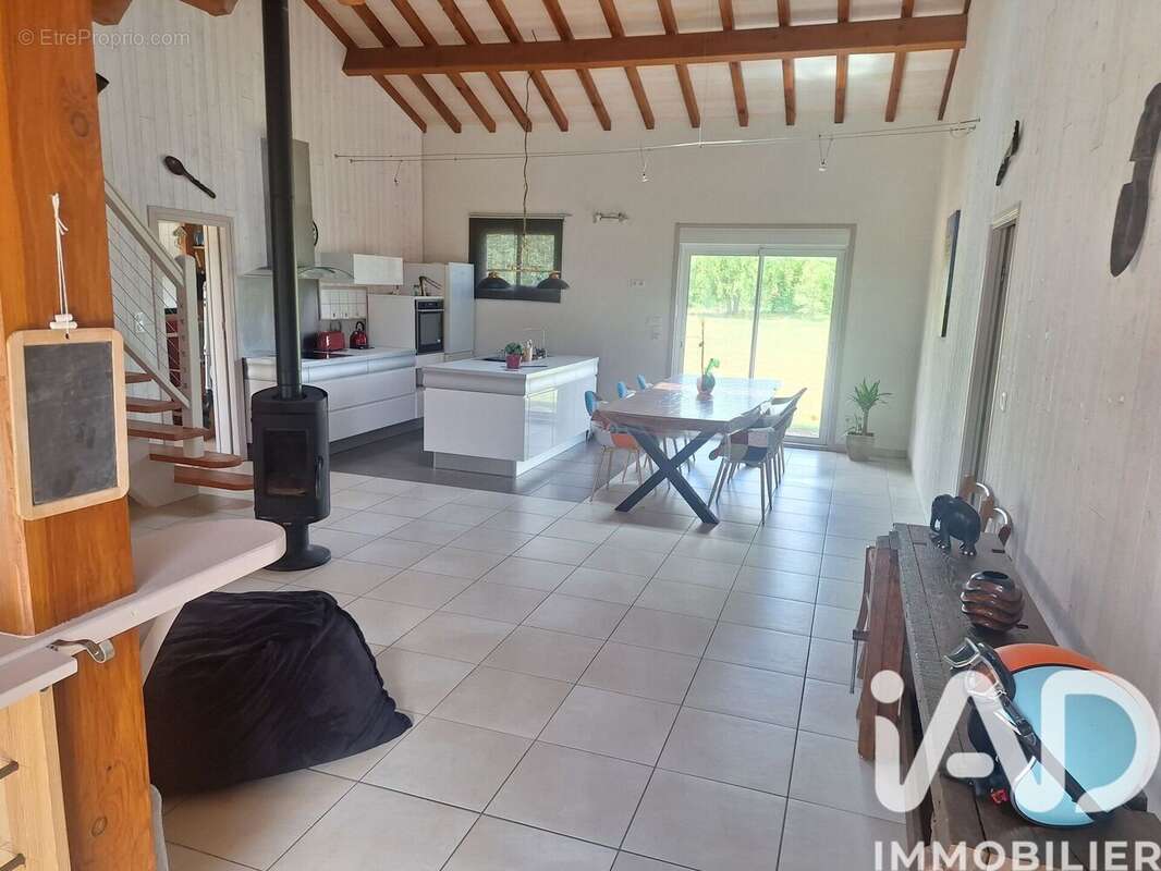 Maison 152 m² à Puymiclan  - photo 8