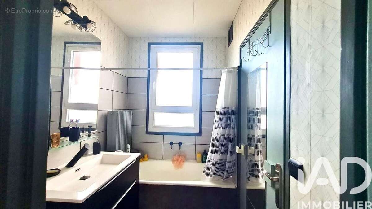 Photo 8 - Appartement à SAINTE-GENEVIEVE-DES-BOIS