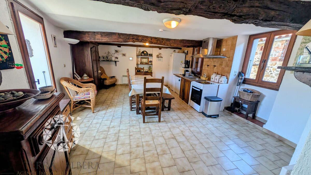 Maison à LAROQUE-DES-ALBERES