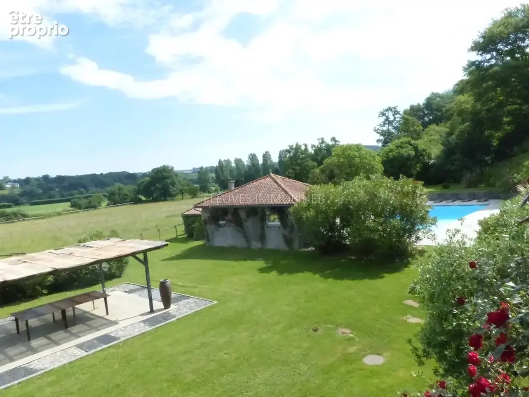 570 m² à Barraute-Camu  - photo 7