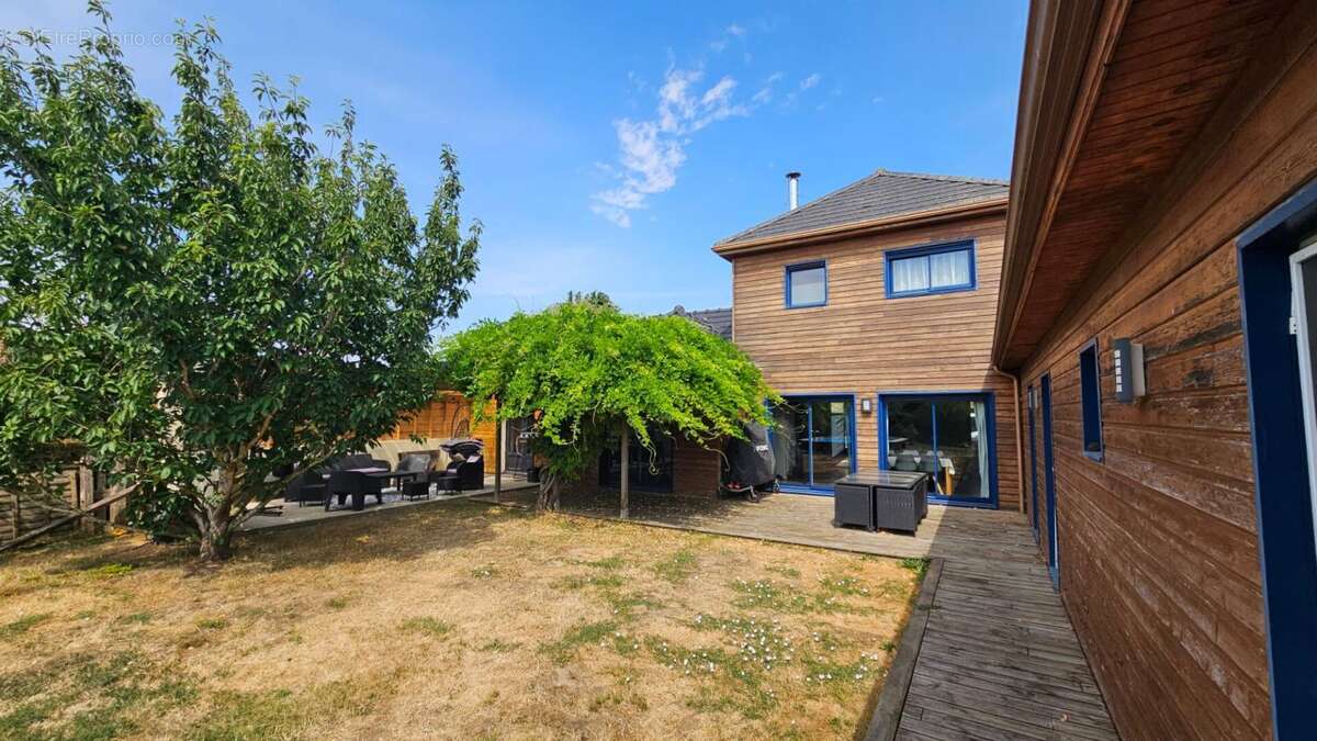 Houdan 3 mn / Maison familiale ossature bois de 195 m2 avec dépendances et piscine - photo 4