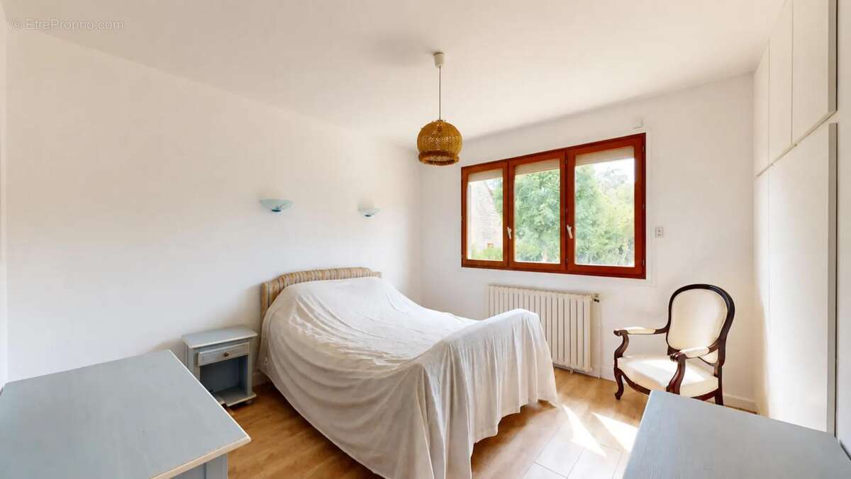 COURGENT : Maison - 203m²  sur 1380m2 de jardin - 5 à 6 chambres - photo 12