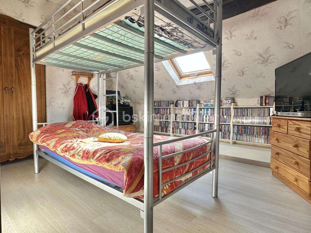 Maison à VILLENEUVE-SUR-YONNE