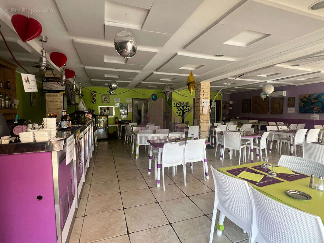 Commerce à LES MAGES