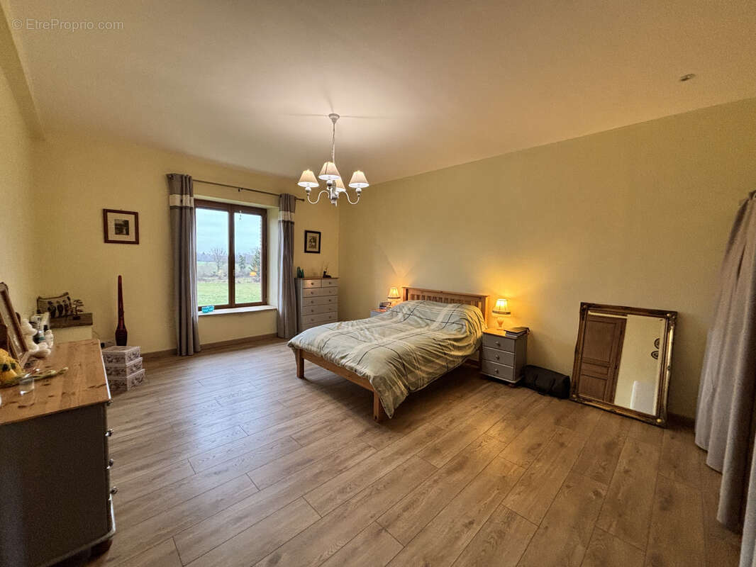 Maison à SAINT-PRIEST-LA-PLAINE