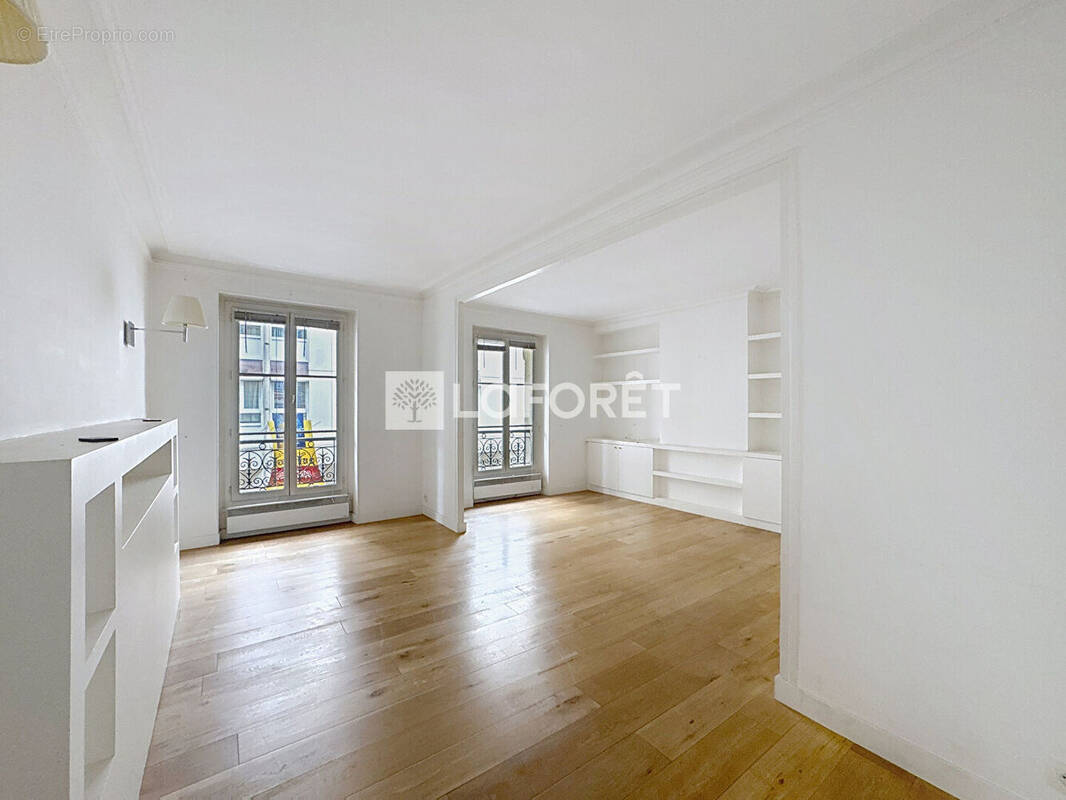 Appartement à PARIS-16E