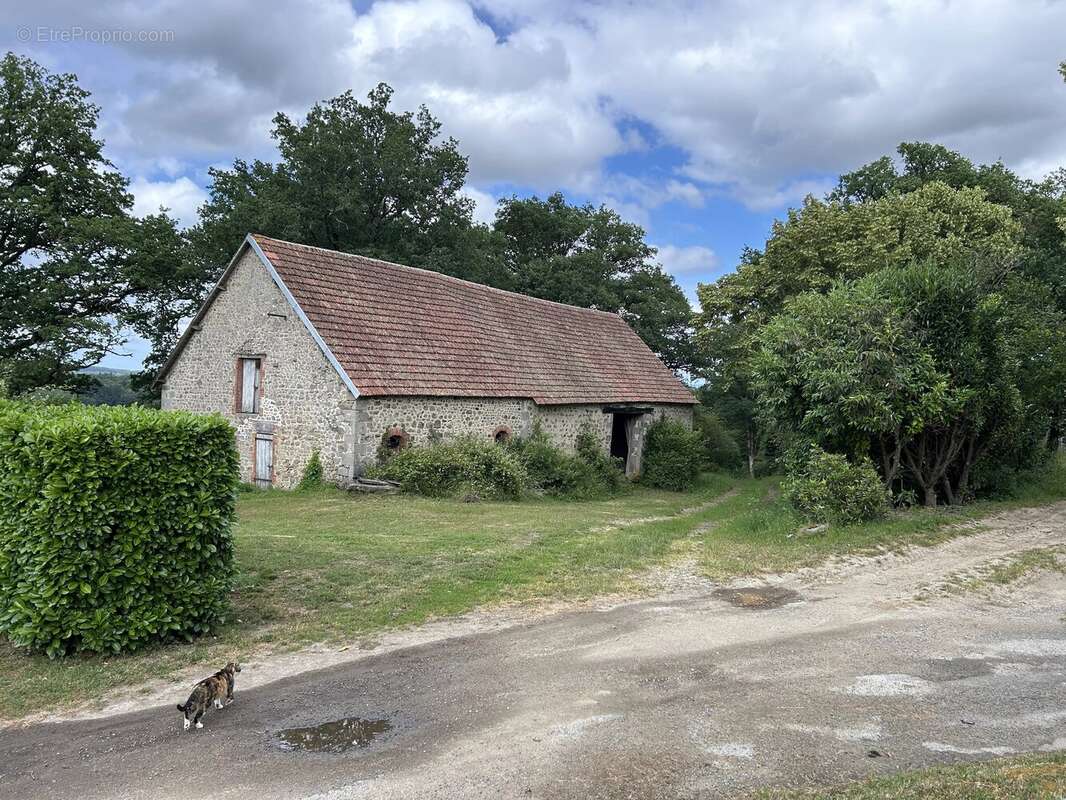 Trois superbes propriétés situées dans leur propre hameau - photo 16