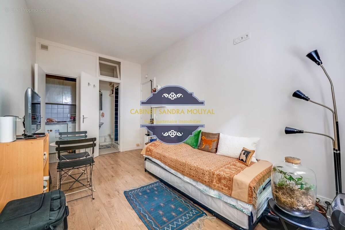 Appartement à PARIS-16E
