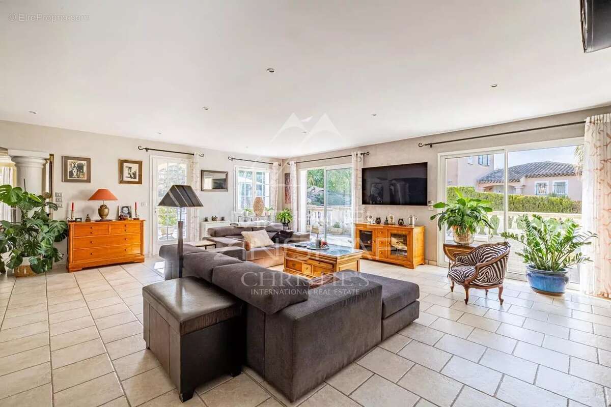 Maison à MANDELIEU-LA-NAPOULE